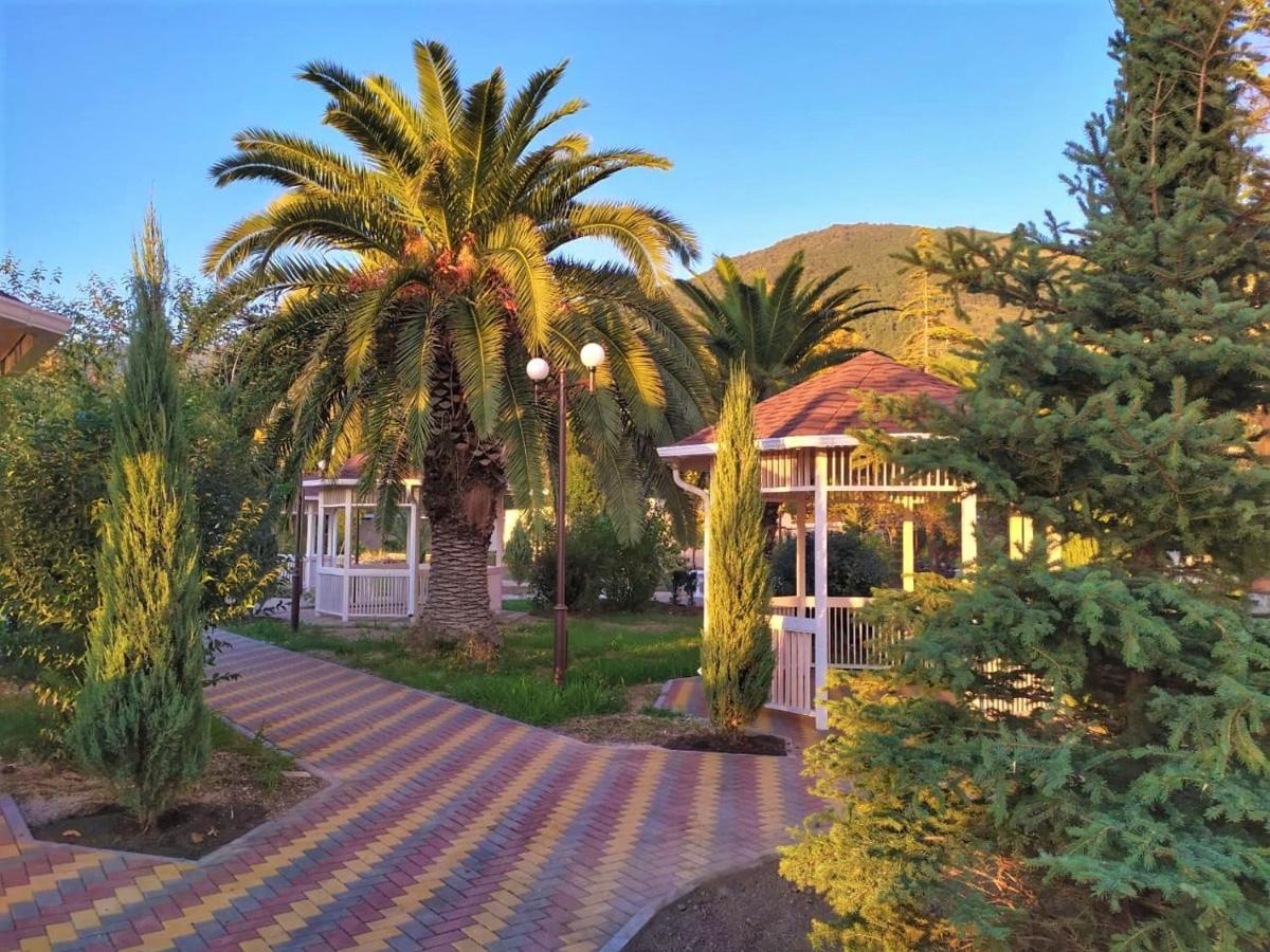 Отель Amza Park Гагра Экстерьер фото