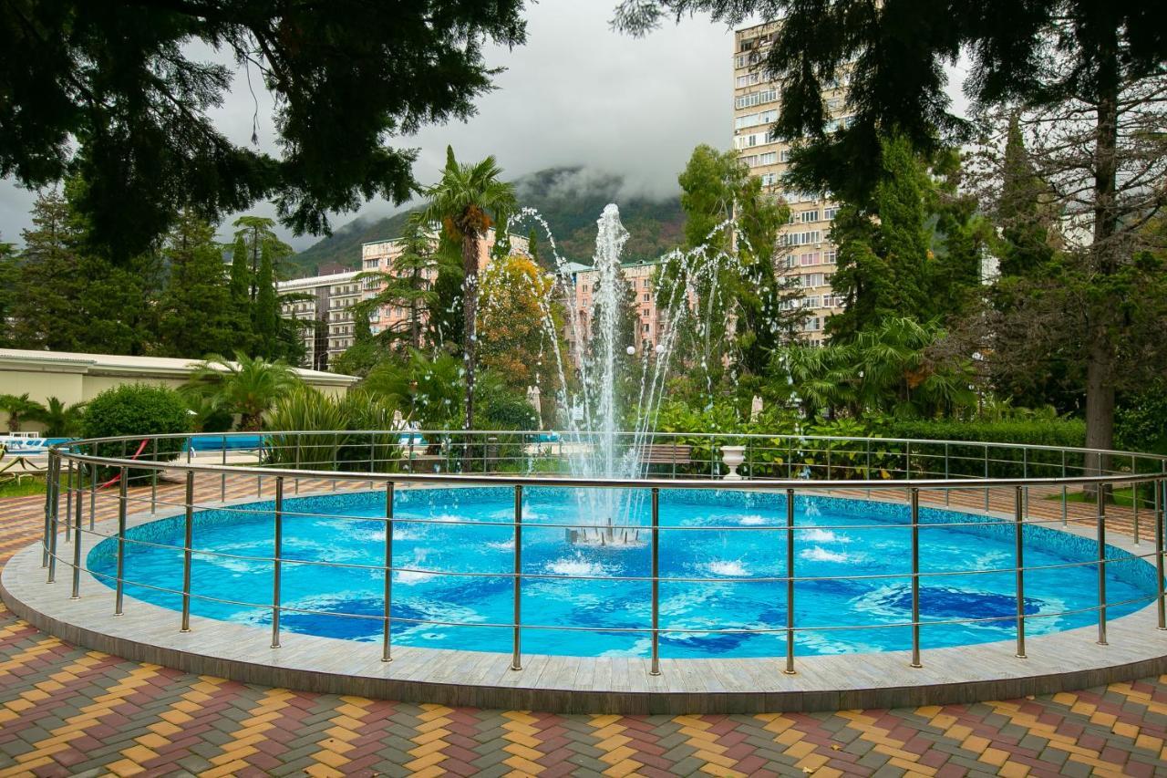 Отель Amza Park Гагра Экстерьер фото