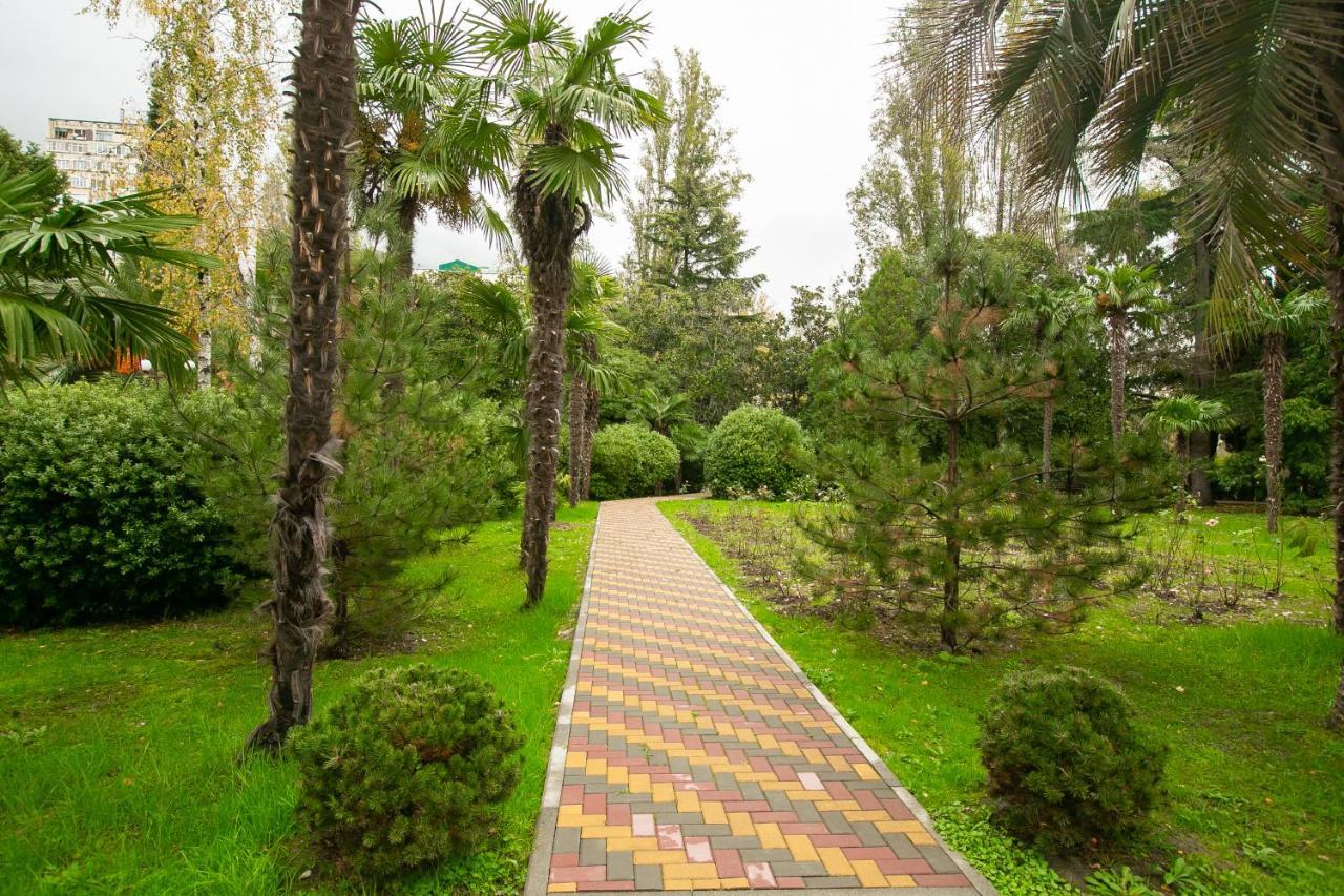 Отель Amza Park Гагра Экстерьер фото