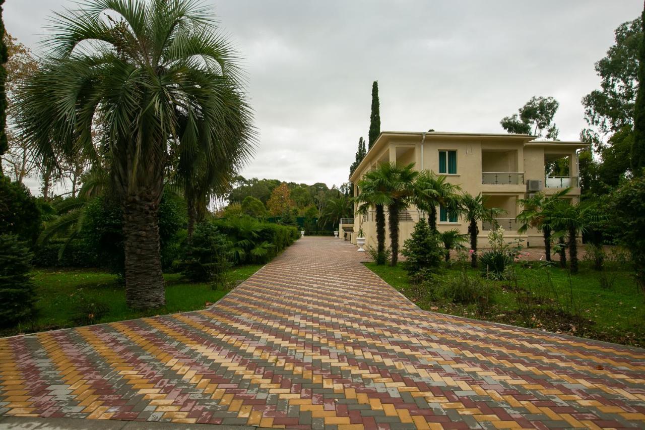 Отель Amza Park Гагра Экстерьер фото