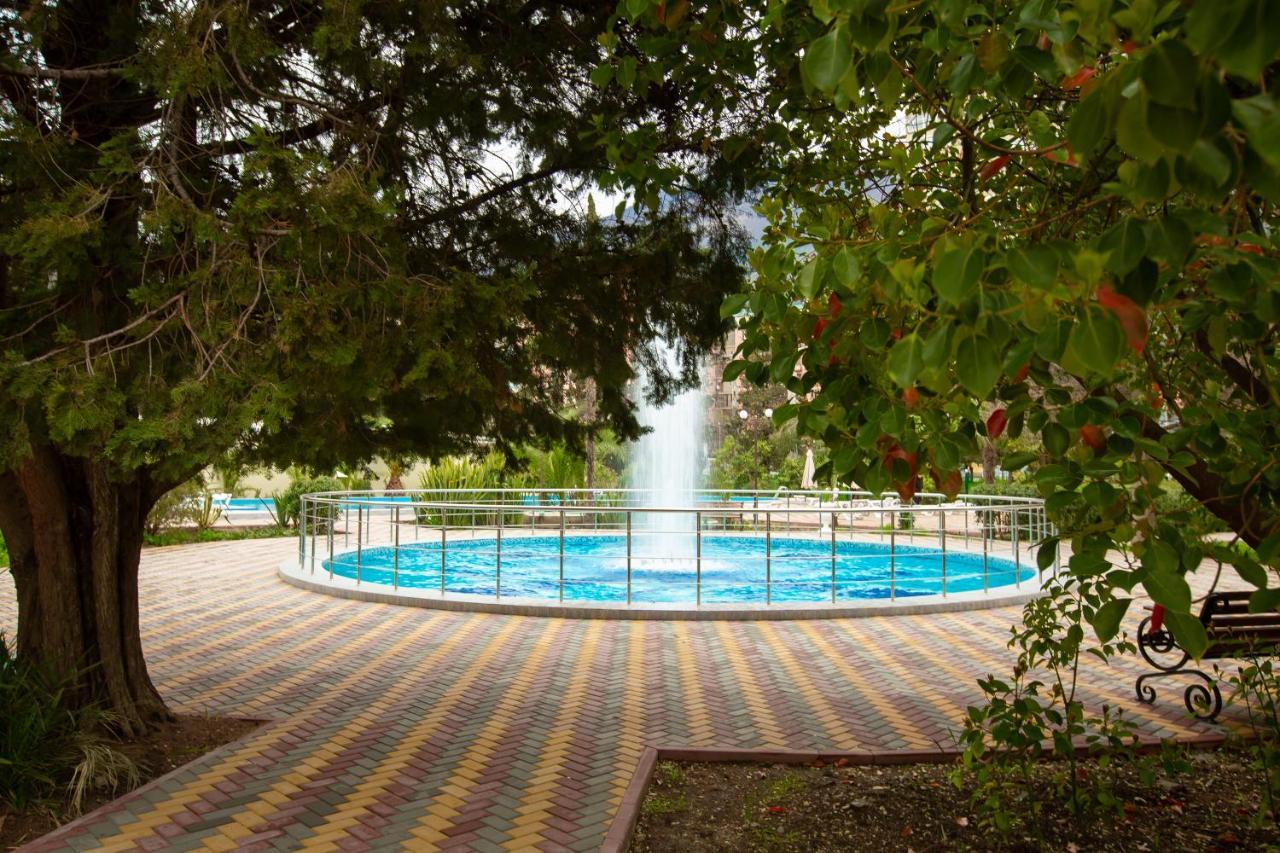 Отель Amza Park Гагра Экстерьер фото